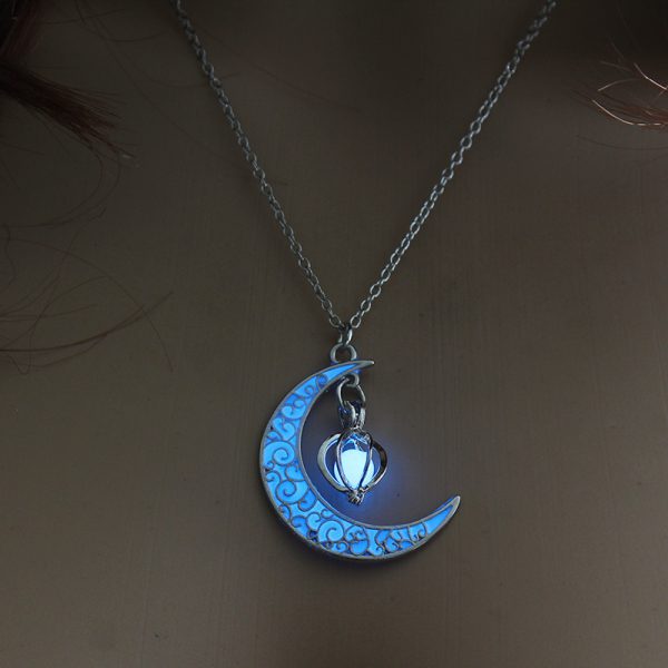 Silver Chain Necklace with Glowing Pendant – Stylish Luminous Jewelry - Image 4