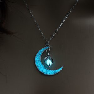 Silver Chain Necklace with Glowing Pendant – Stylish Luminous Jewelry