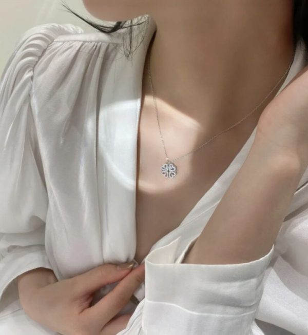 Folding Four Leaf Clover Necklace – Heart Pendant Magnetic Locket Chain Gift - Image 3