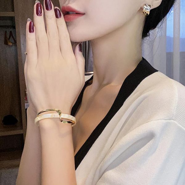 Metal White Shellfish Plate Bracelet For Women Opening Adjustable 2 Layers Design Llight Luxury Female Fashion Jewelry Gifts - Image 5