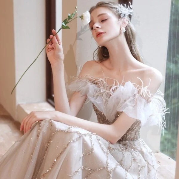 Stylish Off-Shoulder Dress for Annual Conference Host Engagement - Image 4