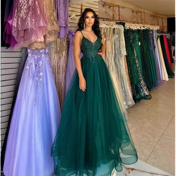 Elegant Dark Green Evening Dress for Banquet Hosts - Image 2