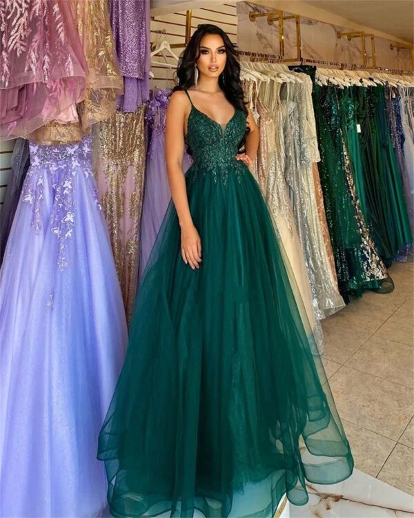 Elegant Dark Green Evening Dress for Banquet Hosts - Image 11