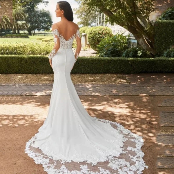 Elegant Long Sleeve Backless Lace Fishtail Wedding Dress for a Stunning Bridal Look - Image 8