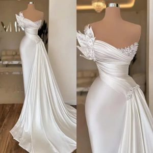 Elegant White Satin Lightweight Long Wedding Dress - Graceful Simplicity