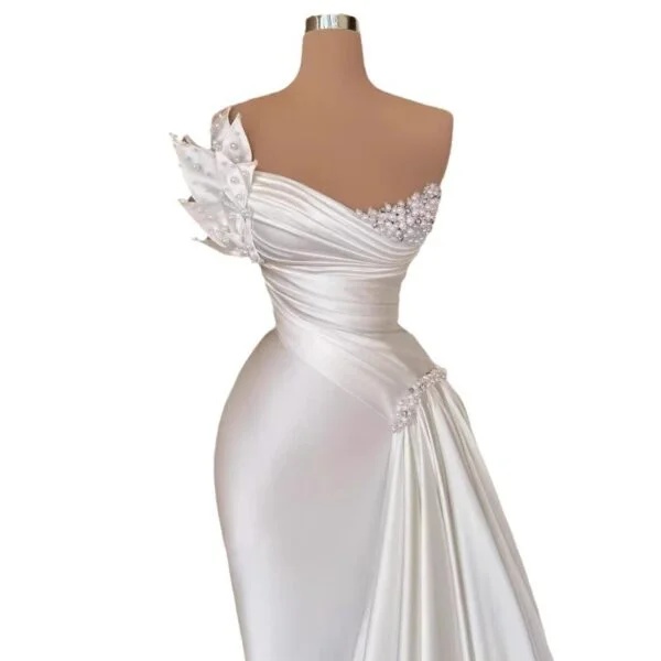 Elegant White Satin Lightweight Long Wedding Dress - Graceful Simplicity - Image 5