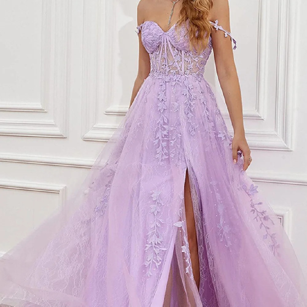 Elegant Red Carpet Runway Show Attire for Banquets & Annual Performances - Image 6