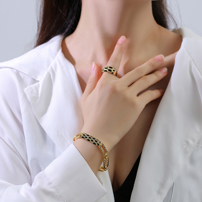 Trendy Korean Style Diamond Earring and Necklace Set for Elegance