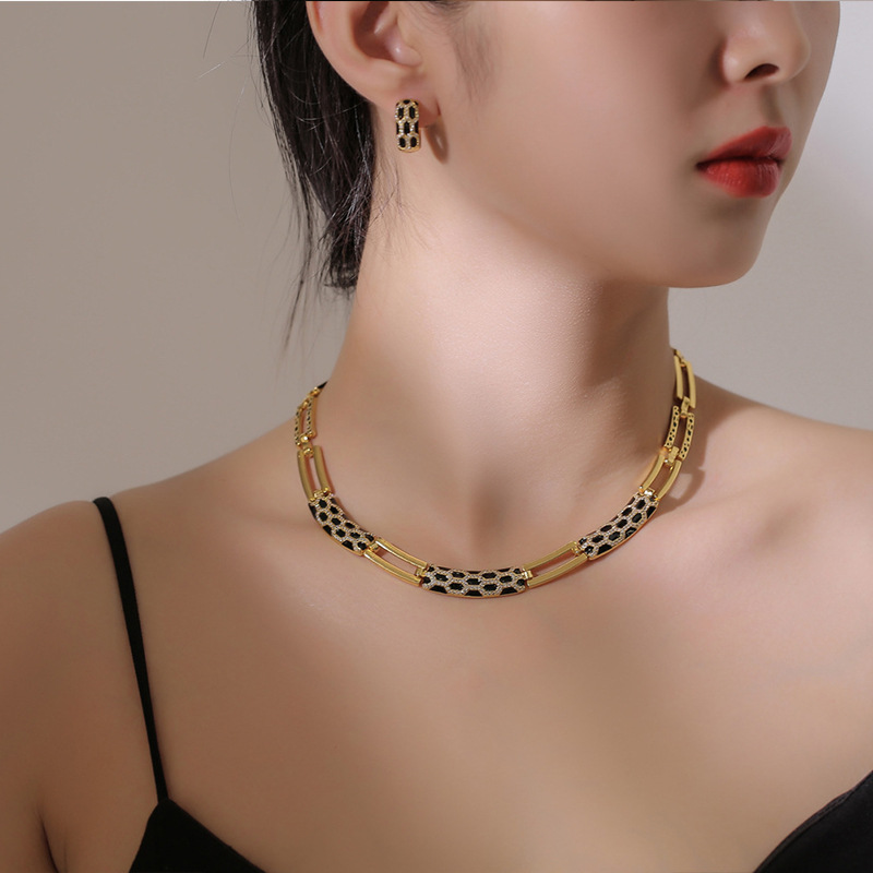 Trendy Korean Style Diamond Earring and Necklace Set for Elegance - Image 2