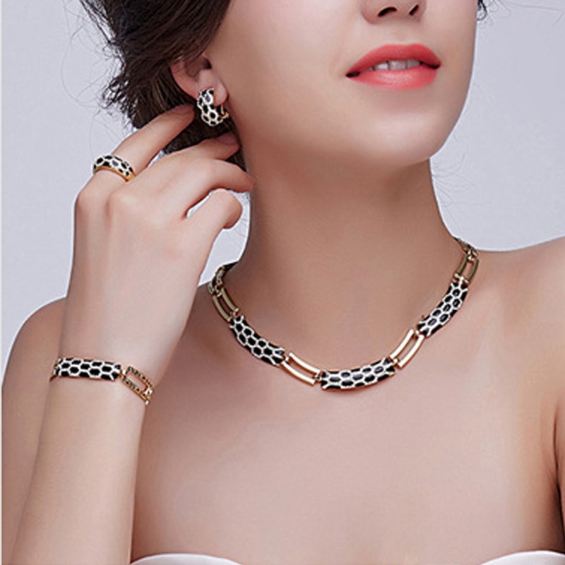 Trendy Korean Style Diamond Earring and Necklace Set for Elegance - Image 10