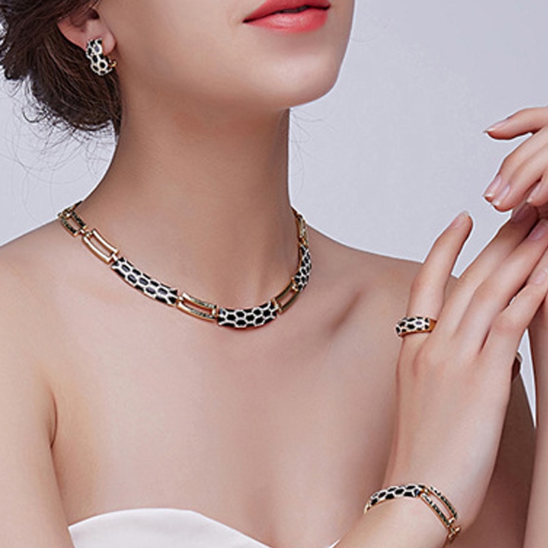 Trendy Korean Style Diamond Earring and Necklace Set for Elegance - Image 11