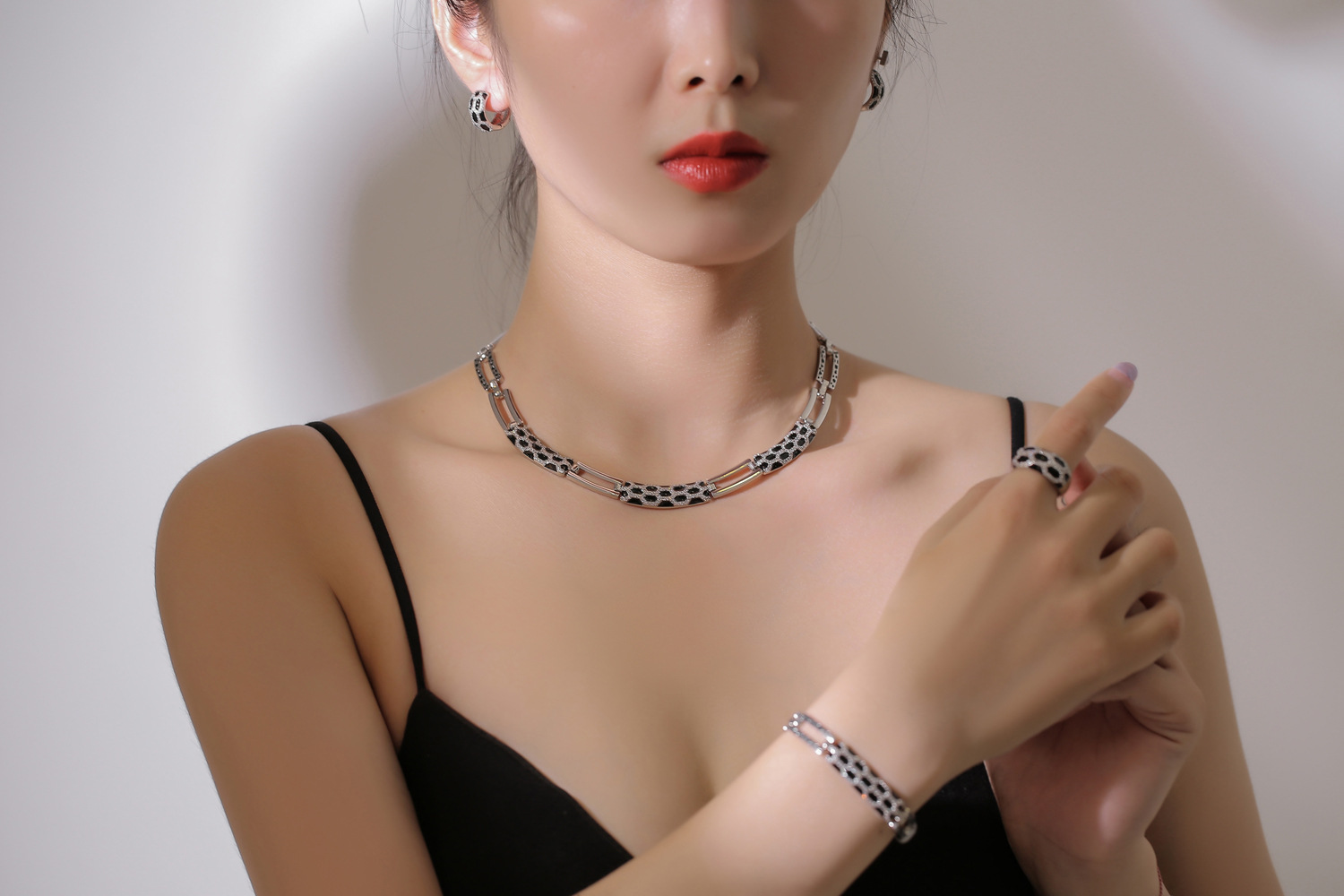 Trendy Korean Style Diamond Earring and Necklace Set for Elegance - Image 12