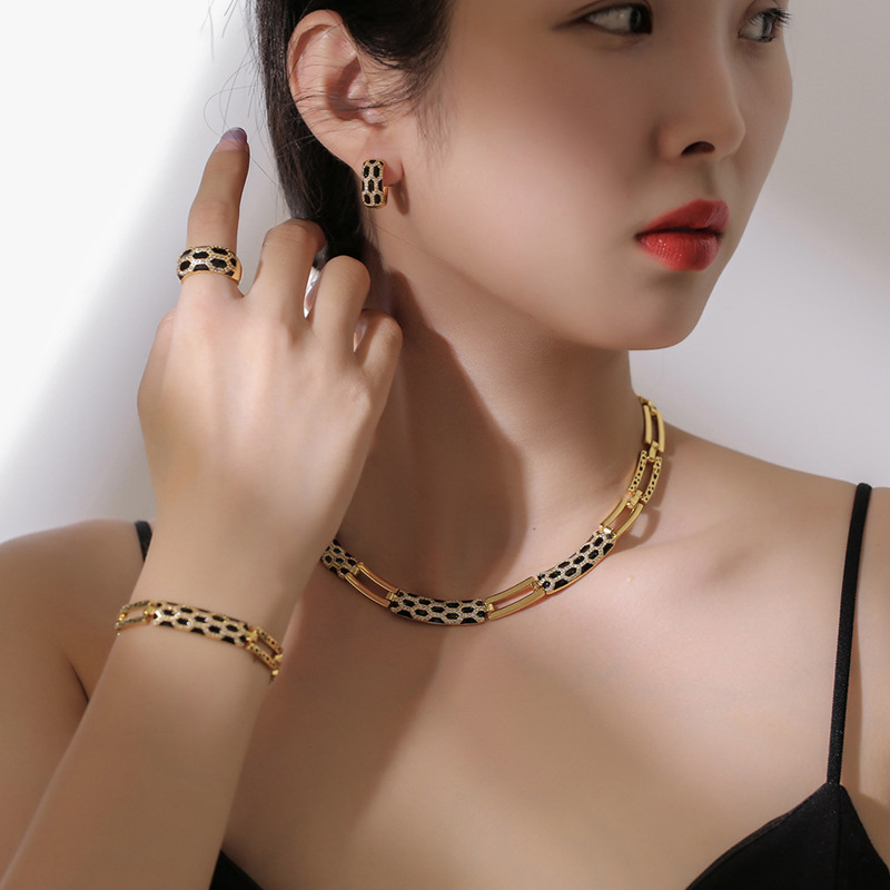 Trendy Korean Style Diamond Earring and Necklace Set for Elegance - Image 13