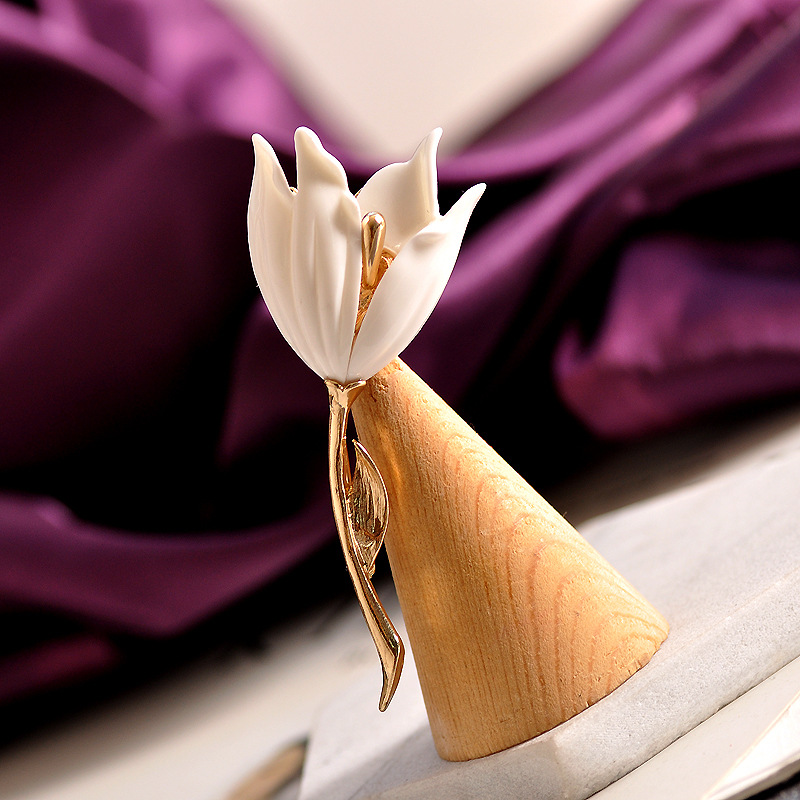 Elegant Simple Korean Tulip Brooch - Stylish Accessory for Any Occasion - Image 4