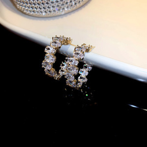 Chic French Vintage C-Shaped Zircon Geometric Earrings for Elegant Style - Image 3