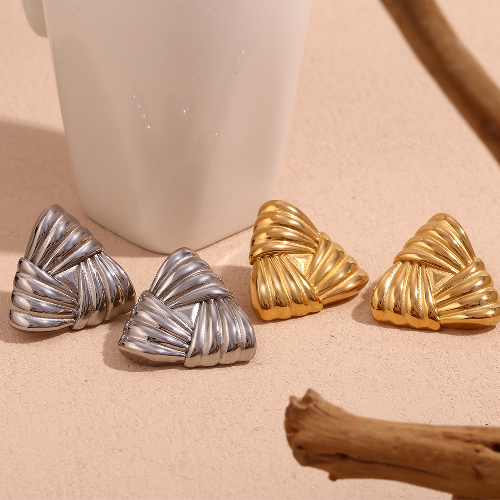 18K Gold Triangular Stud Earrings - Fashion Niche Retro Jewelry for Women - Image 7