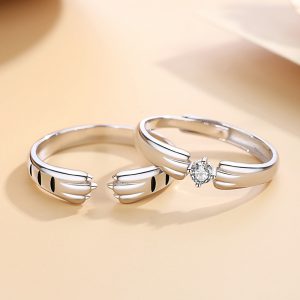 Stylish Cat's Paw Couple Rings for Fashionable Duos - Unique Design