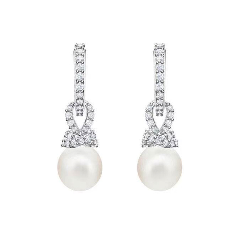Sophisticated Pearl Jewelry with Diamonds - Elegant, Versatile, and Intellectual