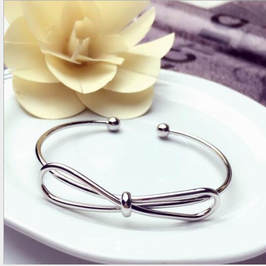Stylish Knotted Knot O-Type Metal Openwork Bracelet for Trendy Elegance - Image 4
