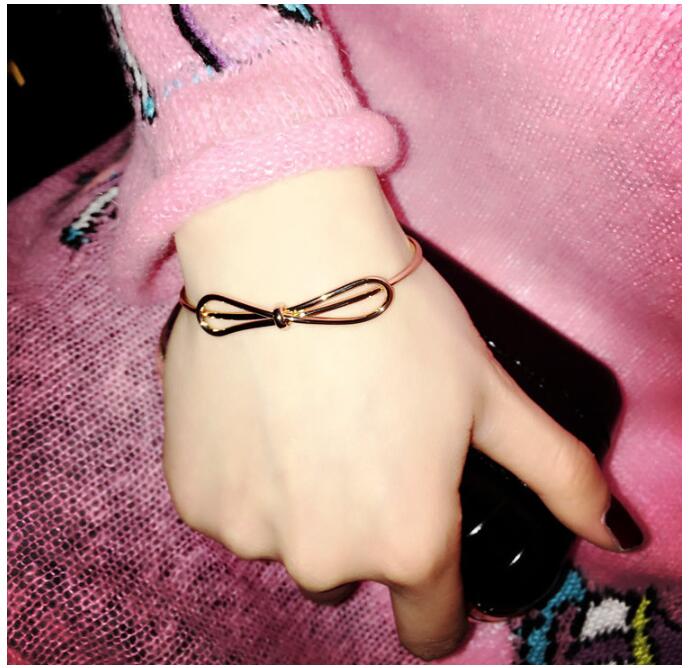 Stylish Knotted Knot O-Type Metal Openwork Bracelet for Trendy Elegance - Image 8