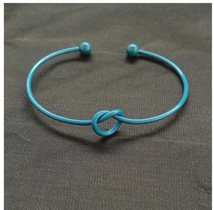 Stylish Knotted Knot O-Type Metal Openwork Bracelet for Trendy Elegance - Image 9