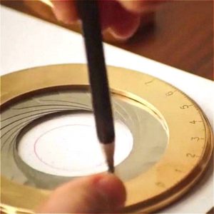 Versatile Circular Drawing Tool for Precision Art and Design