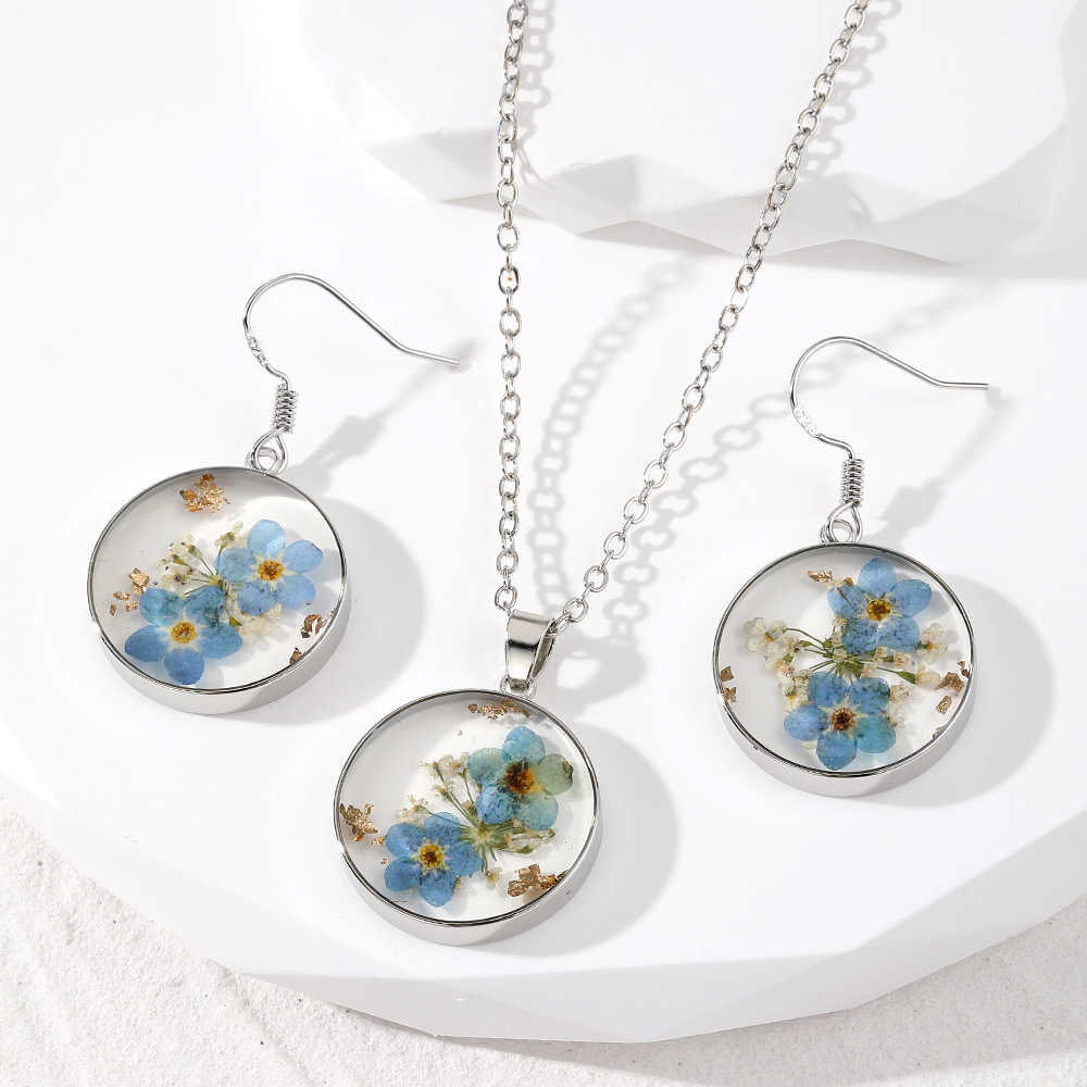 Stylish Transparent Epoxy Floral Necklace and Earring Set - Image 7