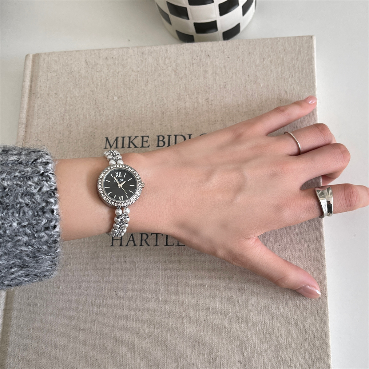 Elegant Classic Pearl Bracelet Watch – Timeless Beauty & Style - Image 7