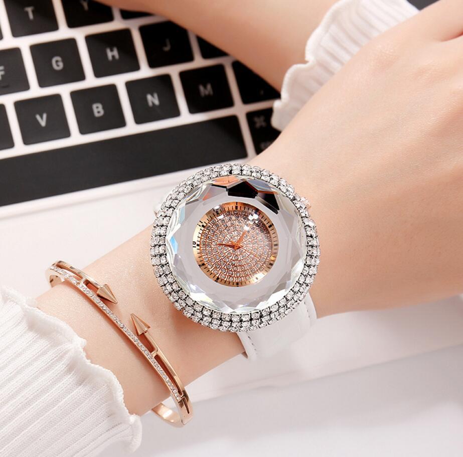 Stylish Silicone Women's Watch Featuring White Crystal Glass Quartz