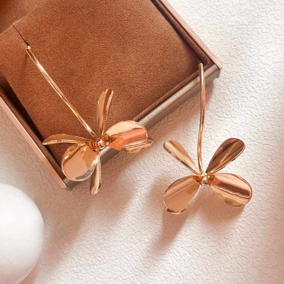 Exaggerated Metal Dragonfly Leaf Earrings - Stylish Temperament Jewelry - Image 3