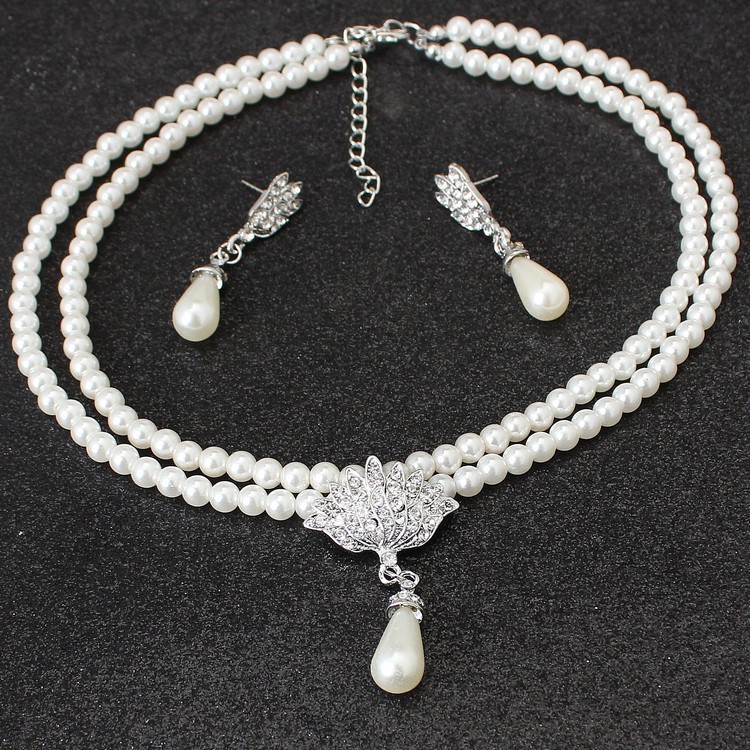 European and American Jewelry Set: Bride Pearl Crystal Short Collarbone Necklace & Earrings - Korean Style Elegance - Image 3