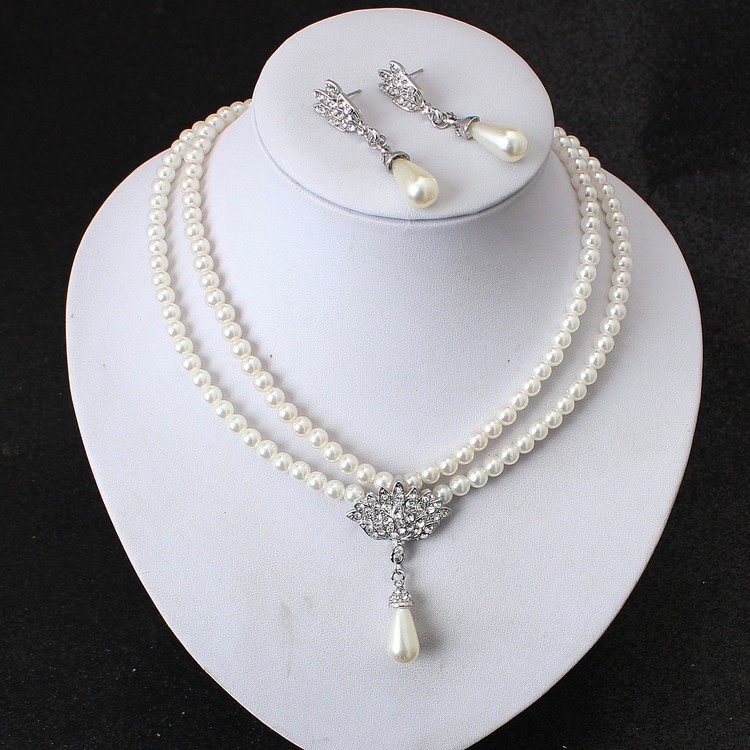 European and American Jewelry Set: Bride Pearl Crystal Short Collarbone Necklace & Earrings - Korean Style Elegance - Image 5