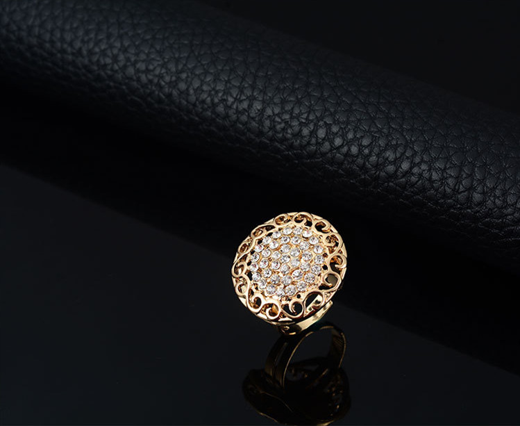 Elegant Four-Piece Jewelry Set: Necklace, Earrings, and Ring Collection - Image 5