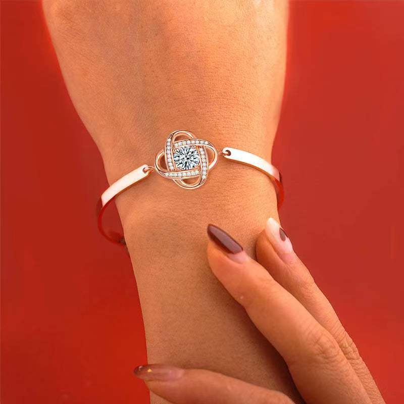 Stylish Women's Rhinestone Four-leaf Clover Bracelet - Effortless Fashion Elegance - Image 9