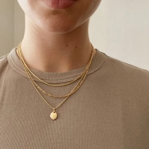 Chic Vintage Geometric Metal Oval Pendant Necklace for Timeless Style