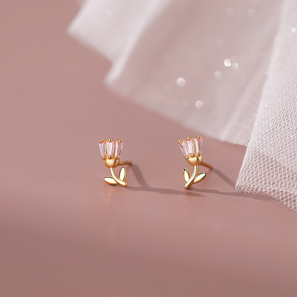 Elegant Women's French Retro Tulip Stud Earrings for Timeless Style - Image 8