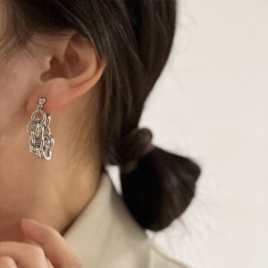 Stylish Cold Wind Net Red Eardrops for a Simple and Elegant Look