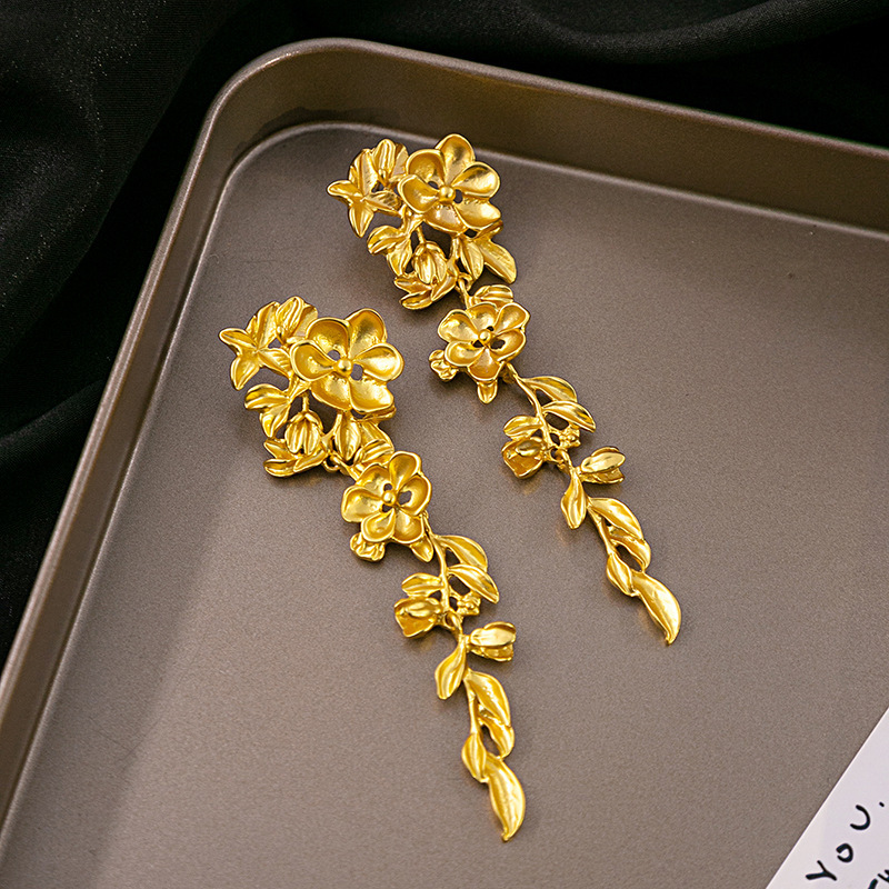 Stylish Women's Retro 3D Flower Tassel Earrings for a Chic Look - Image 3