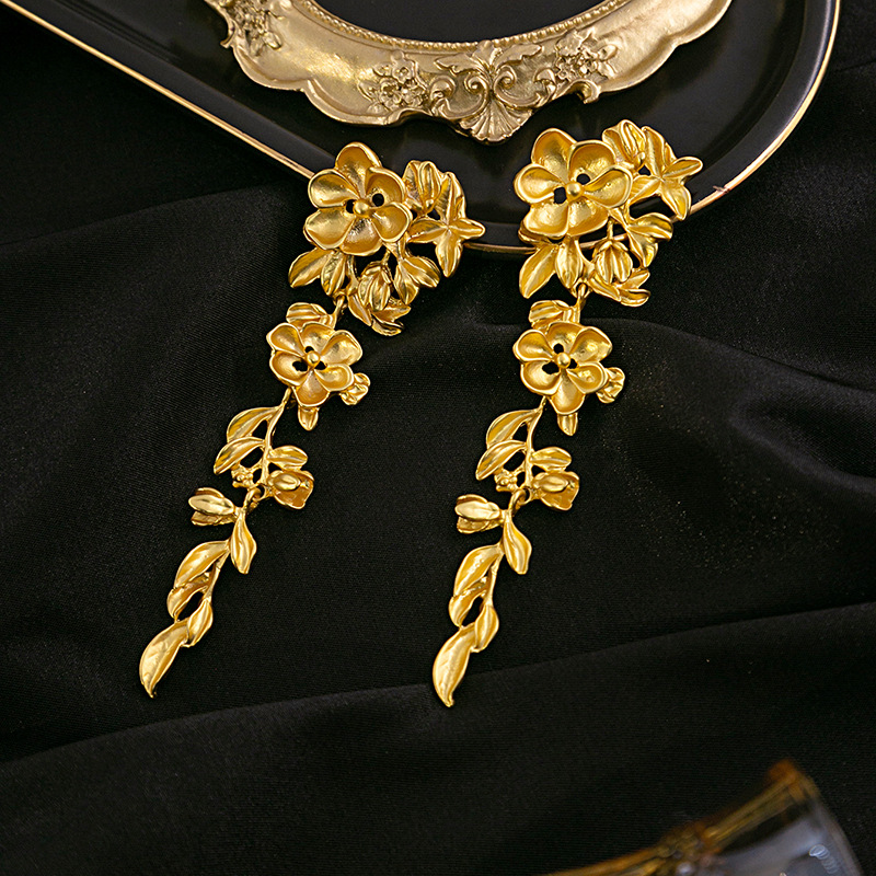 Stylish Women's Retro 3D Flower Tassel Earrings for a Chic Look - Image 13