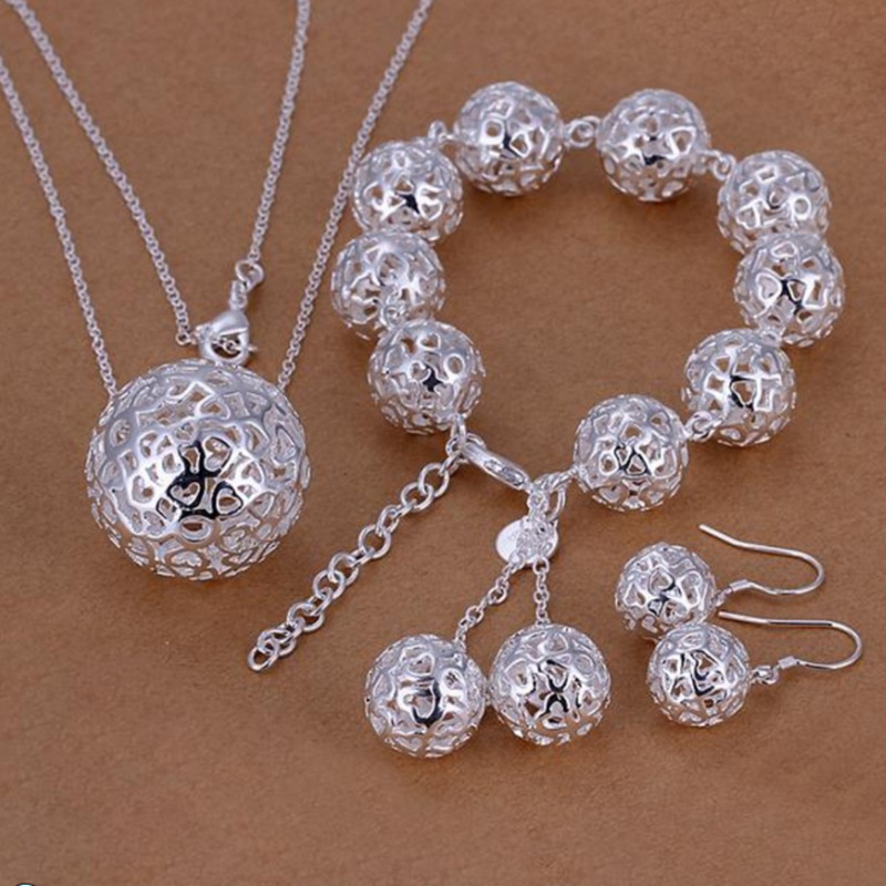 Elegant Silver-Plated Three-Dimensional Ball Pendant Jewelry for Every Occasion