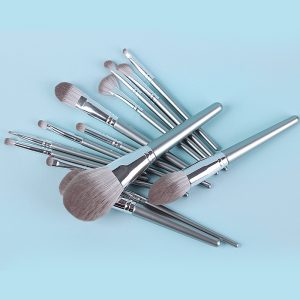 14 Piece Wooden Handle Makeup Brush Set - Essential Makeup Tools for Flawless Beauty