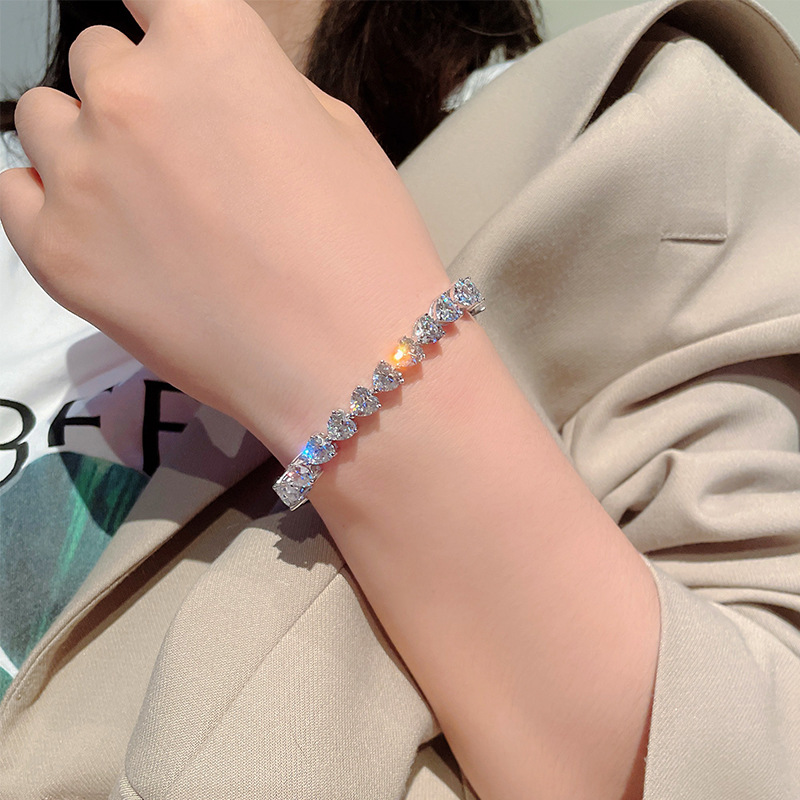 Stylish Women's S925 Silver Fashion Bracelet with Heart-shaped Diamond Zircon - Image 9
