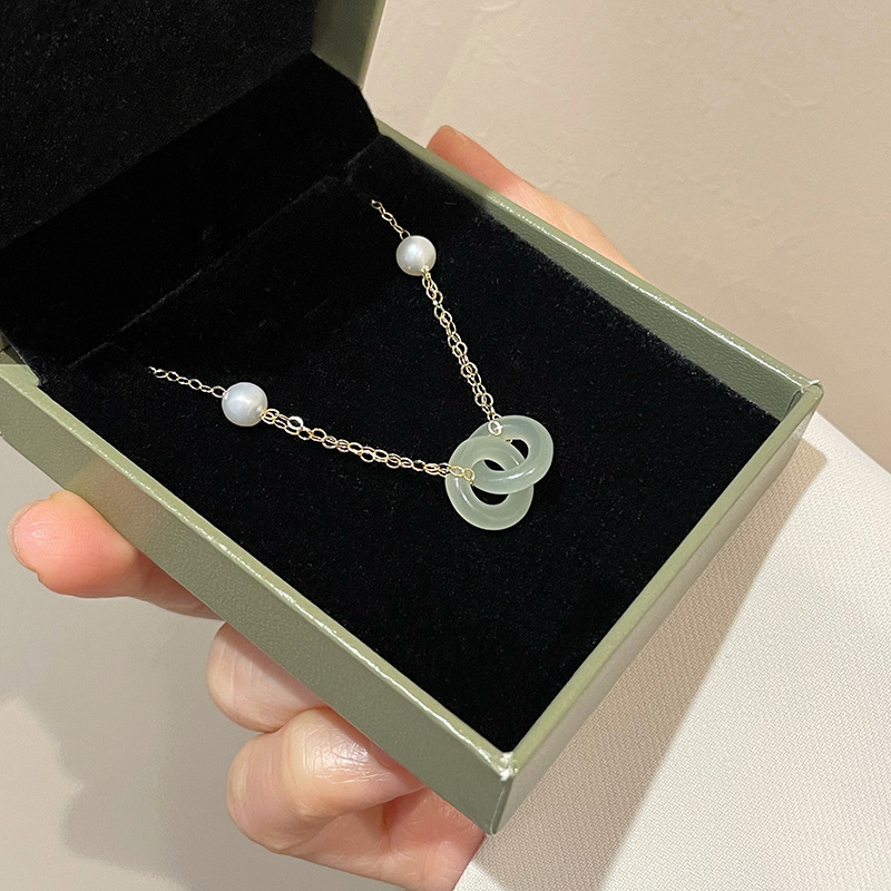 Clavicle Chain Double Ring Safety Buckle Pearl Pendant Necklace - Image 3