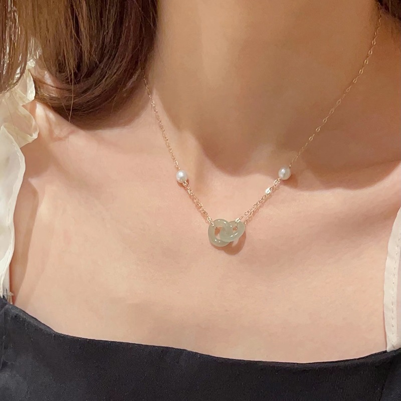 Clavicle Chain Double Ring Safety Buckle Pearl Pendant Necklace - Image 4