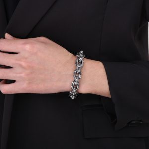 Stylish Old Punk Skull Titanium Steel Bracelet for Men - Unleash Your Edge