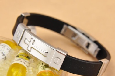 Stylish Cross Silicone Titanium Steel Bracelet - Durable & Modern Design - Image 3