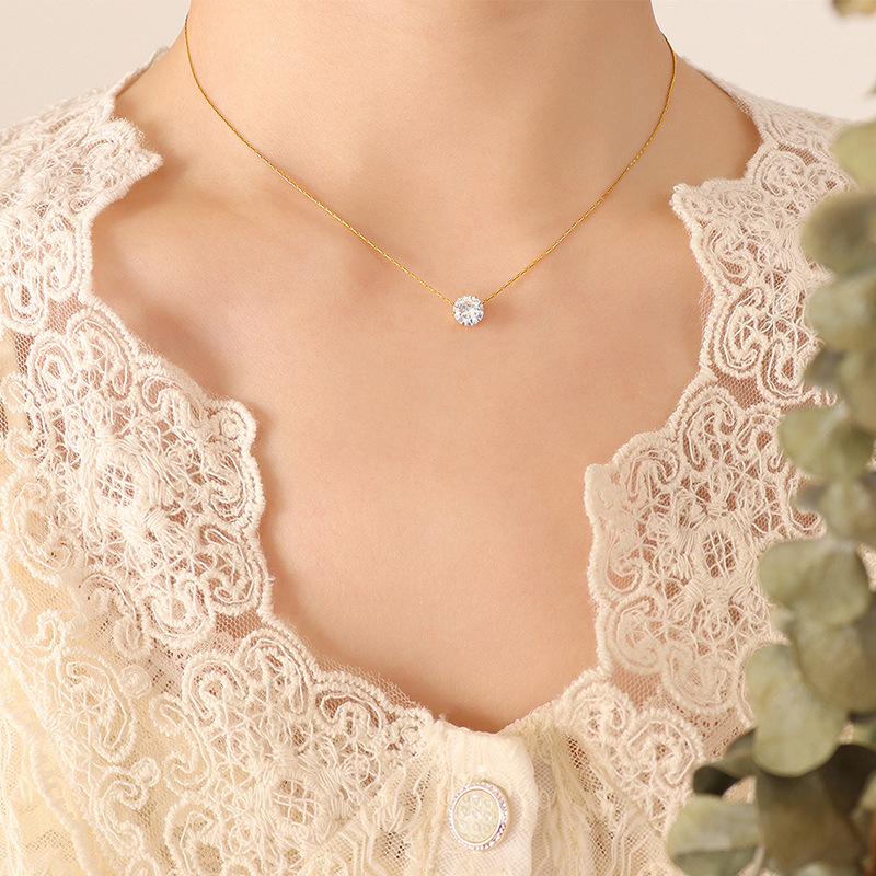 Elegant Short Necklace for Women - Zircon Inlaid Solitaire Design