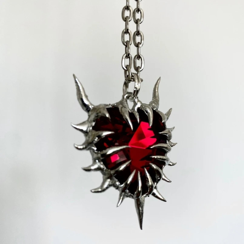 Stylish Red Heart Of Thorns Necklace - New Design for Elegant Looks - Image 3