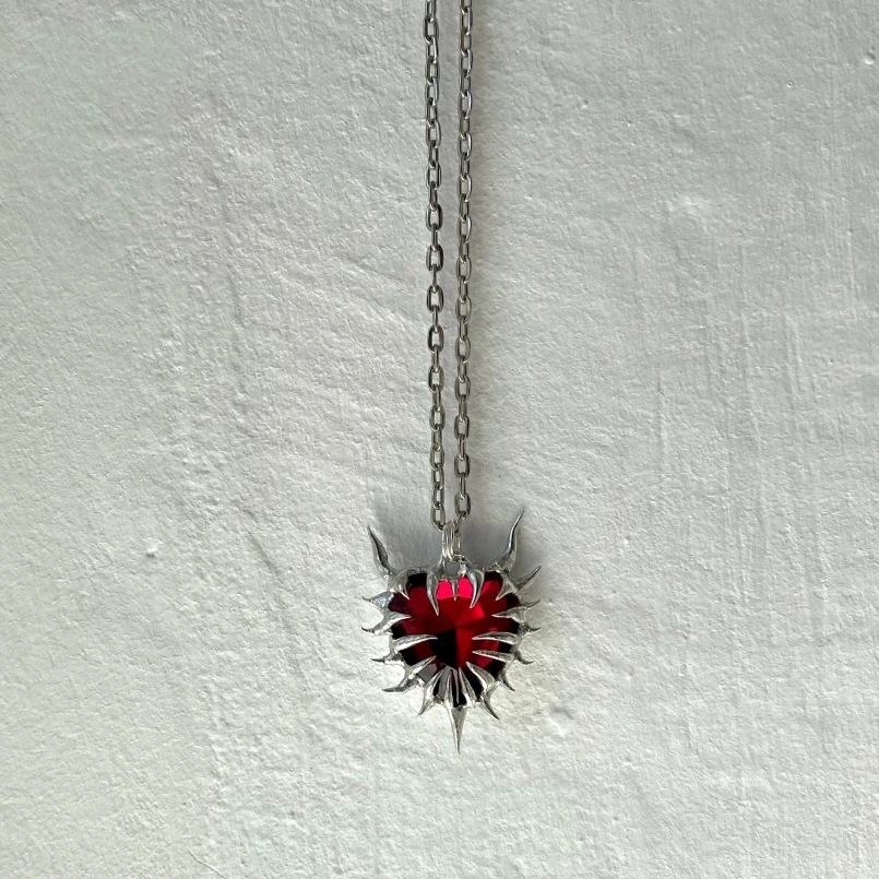 Stylish Red Heart Of Thorns Necklace - New Design for Elegant Looks - Image 4