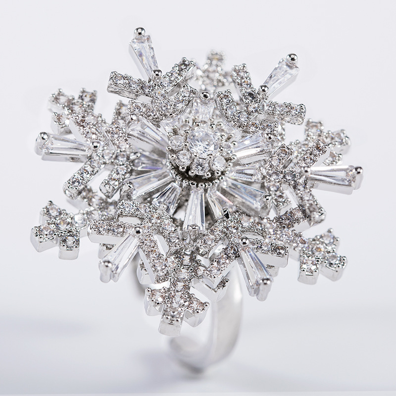 A Charming Rotatable Snowflake Ring that Twirls for Girls